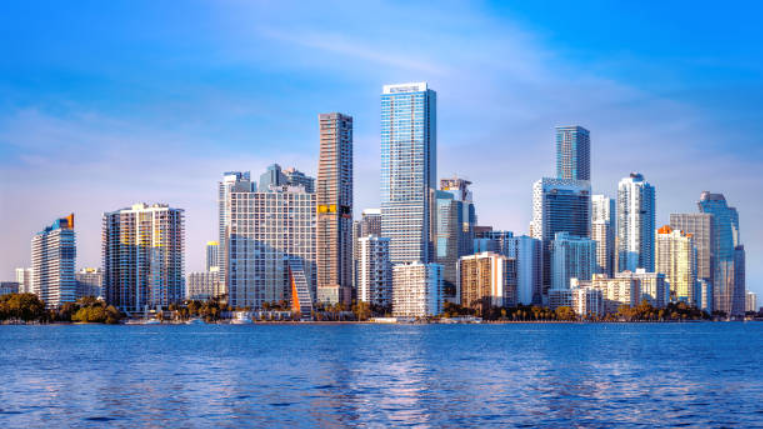 El mandato de Trump impulsará el mercado inmobiliario de Florida con tasas de interés más bajas, dicen los expertos